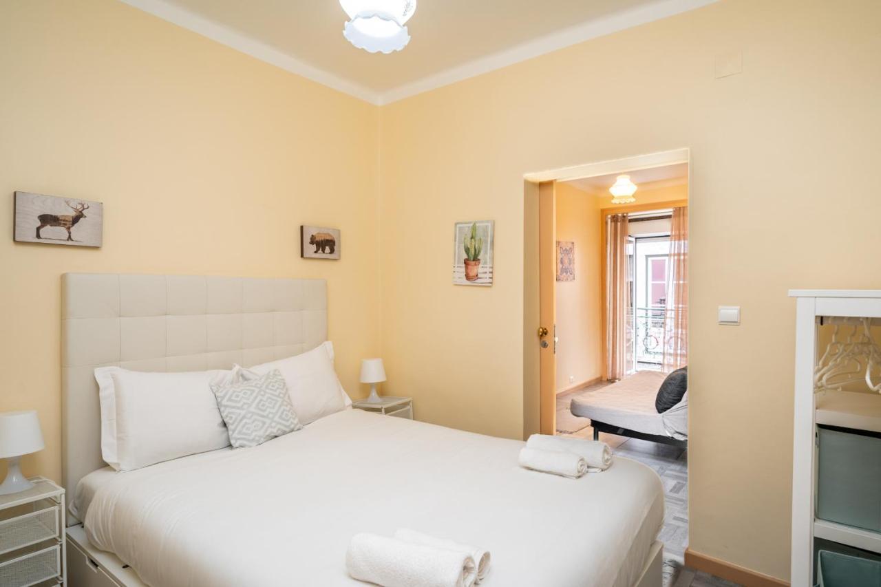 Cozy One Bedroom Apt In Historic Location - Carmo Lisabona Exterior foto