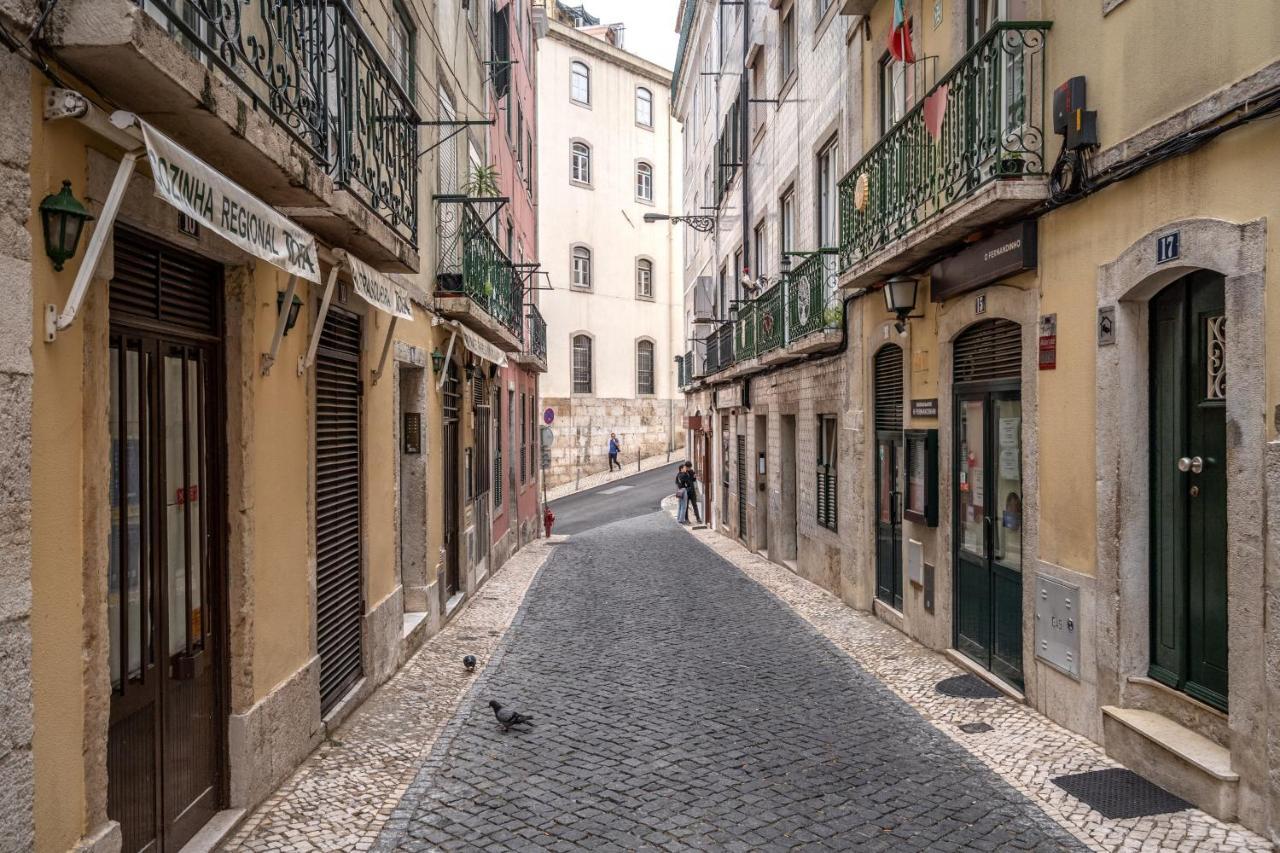 Cozy One Bedroom Apt In Historic Location - Carmo Lisabona Exterior foto
