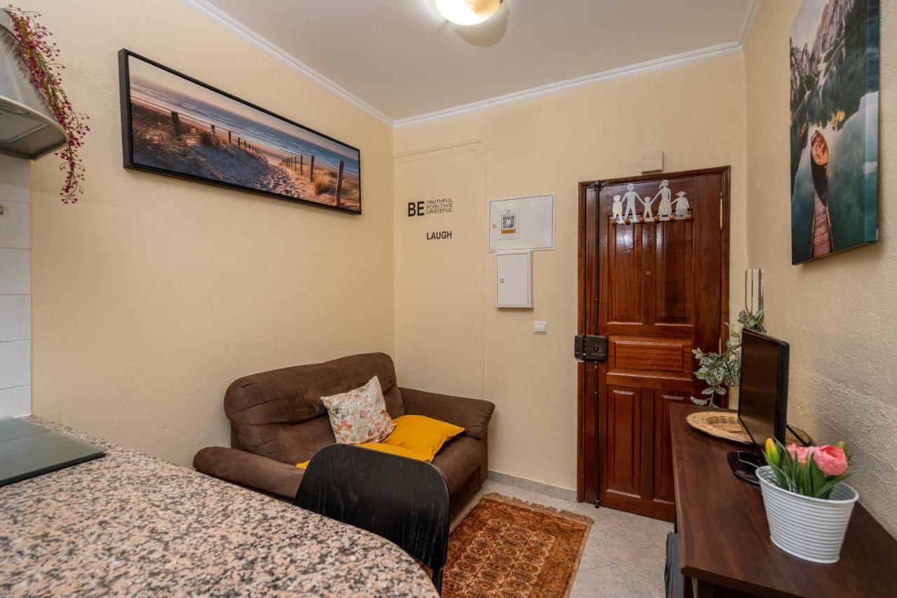 Cozy One Bedroom Apt In Historic Location - Carmo Lisabona Exterior foto