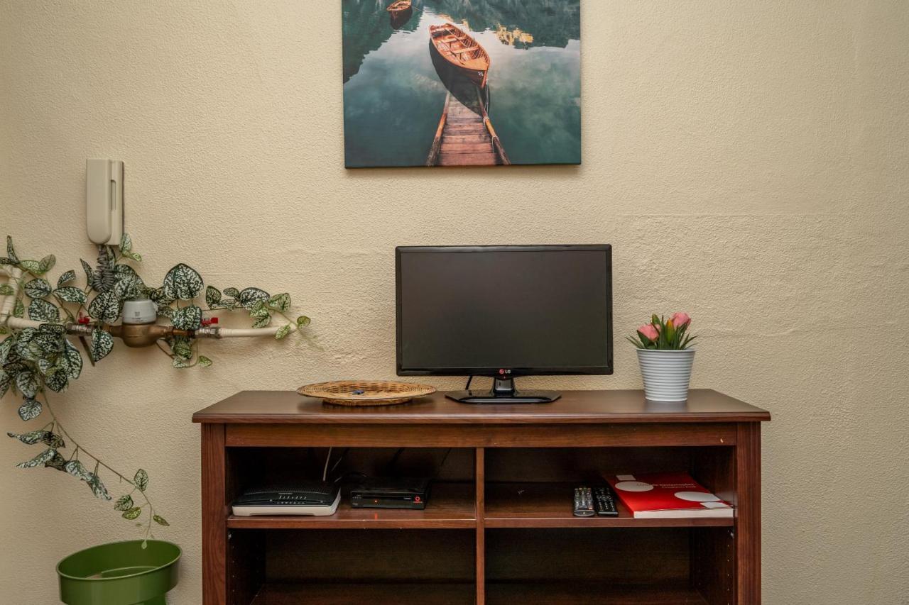 Cozy One Bedroom Apt In Historic Location - Carmo Lisabona Exterior foto