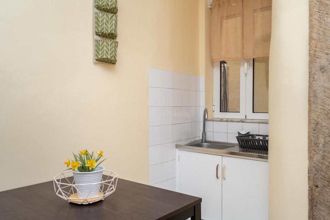 Cozy One Bedroom Apt In Historic Location - Carmo Lisabona Exterior foto