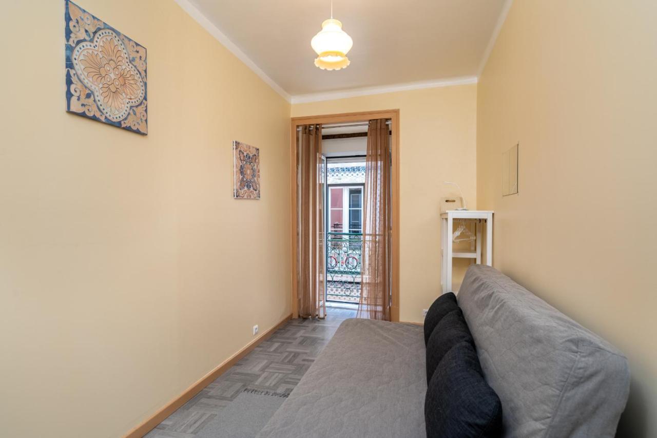 Cozy One Bedroom Apt In Historic Location - Carmo Lisabona Exterior foto
