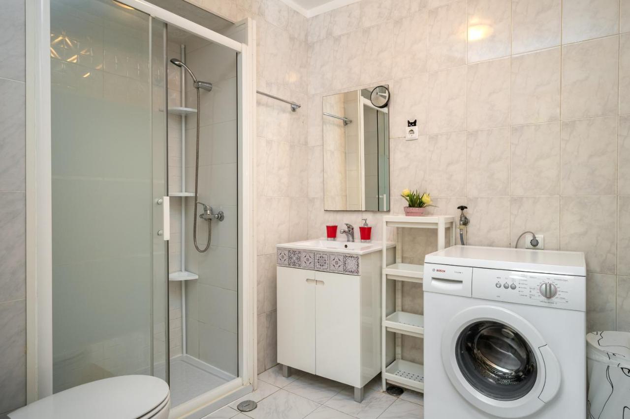 Cozy One Bedroom Apt In Historic Location - Carmo Lisabona Exterior foto