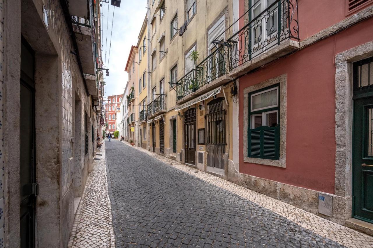 Cozy One Bedroom Apt In Historic Location - Carmo Lisabona Exterior foto